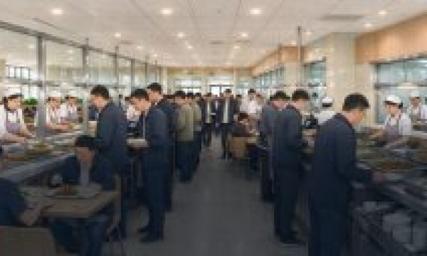 机关食堂服务项目，招标公告的合同履行期限直接写了”5年”，你投还是不投？